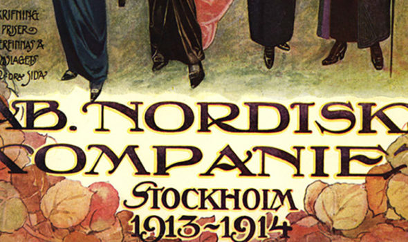 Del av omslag till AB Nordiska kompaniets varukatalog 1913-14. Dammode. Från Nordiska Museets arkiv.
