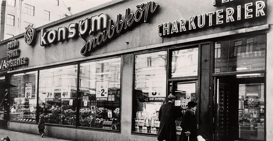 Exteriörbild av Konsumbutik Sverige 1947. (Källa: ICAs arkiv hos Centrum för Näringslivshistoria)