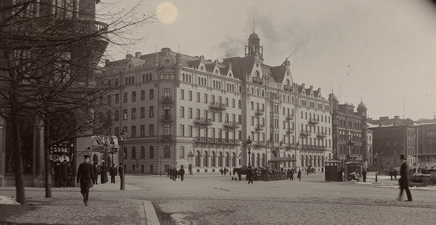 Historisk fasad åter på Grand Hôtel