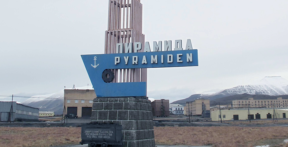 Platsen: Från mönstersamhälle till spökstad